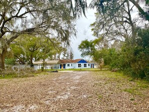 Exterior - Lake Front Cottage* Dock* Fish* Swim* Boat (Lutz)