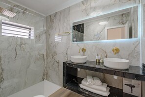 Shower, hair dryer, towels, soap - Royal Ocean View, Costa Adeje (Costa Adeje)