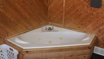 Shower, jetted bath, hair dryer, towels