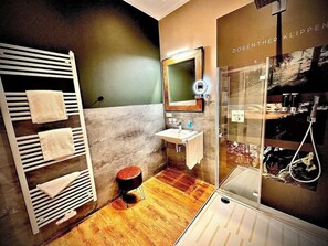 صورة غير مصنفة، 3 من 85، زرّ