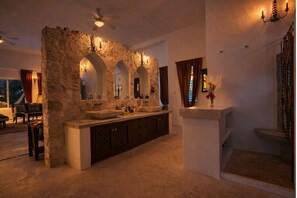 Interior - Romantic Luxury Villa with Rooftop Jacuzzi - 50m from Beach (Playa del Carmen)