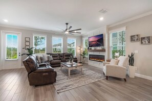 Smart TV, fireplace - Cozy 3-bedroom house in charming Davenport (Davenport)