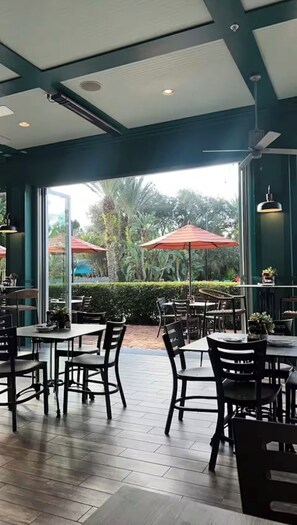 Outdoor dining - Cozy 3-bedroom house in charming Davenport (Davenport)