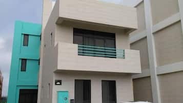 Family Room | Exterior