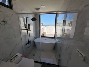 Deluxe Double Room, Balcony | Bathroom - Penghu Dayou View B&B (Magong)