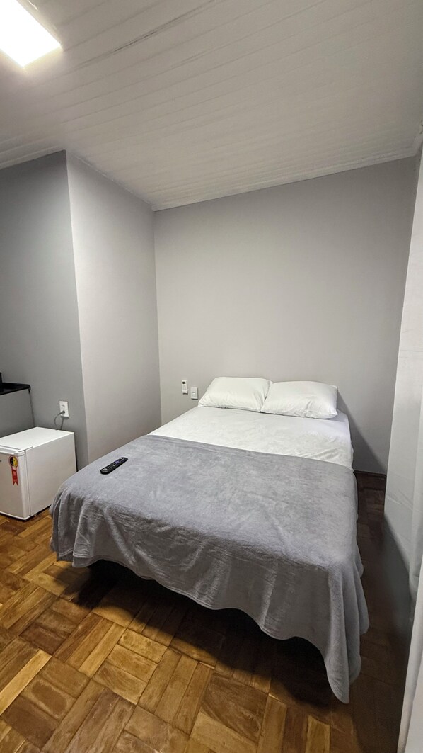 1 bedroom, bed sheets