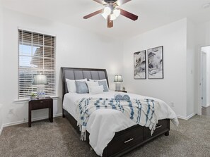 4 habitaciones, escritorio, tabla de planchar con plancha y wifi gratis 