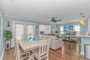 Dining - Charleston Village 201 (North Myrtle Beach)