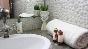 Habitación triple Deluxe | Baño