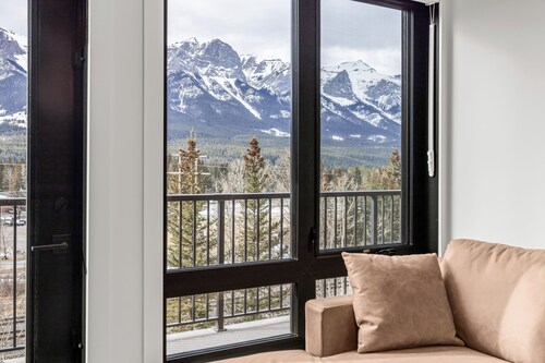 Modern mountain luxury with stunning views