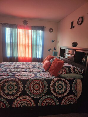 4 bedrooms, iron/ironing board, WiFi, bed sheets - Wonderful 4-bedroom house with AC in cool Sanford (Sanford)