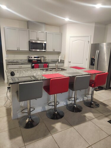 Wonderful 4-bedroom house with AC in cool Sanford