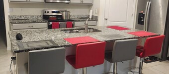 Wonderful 4-bedroom house with AC in cool Sanford