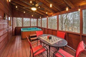 Outdoor dining - Summer Gtwy! 1BR+Loft Cabin w/ Hot Tub & Arcade (Sevierville)