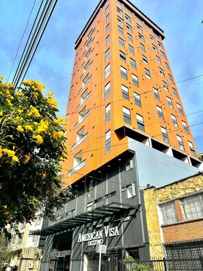 Unclassified image, 2 of 9, button - AMERICAN VISA DESTINO (Bogotá)