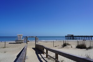 Beach towels - Pet-friendly 3-bedroom condo in the heart of Tybee Island. Easy beach access. (Tybee Island)