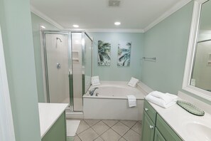 Hair dryer, towels, toilet paper - Pet-friendly 3-bedroom condo in the heart of Tybee Island. Easy beach access. (Tybee Island)