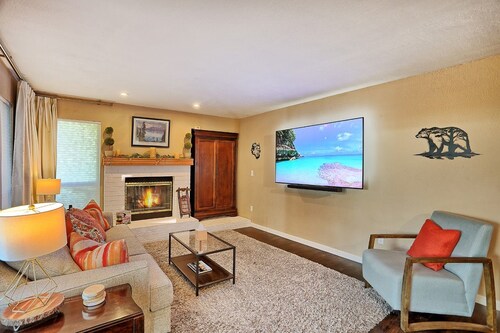 Cozy Retreat | Hot Tub, Firepit, Sauna & Patio