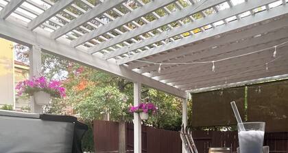 Fantastic 3-bedroom spa house complete with hot tub and sauna in central Reno