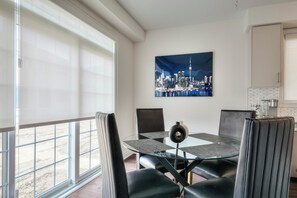 Dining - Premium Staycation Near Canada's Wonderland (Bradford West Gwillimbury)