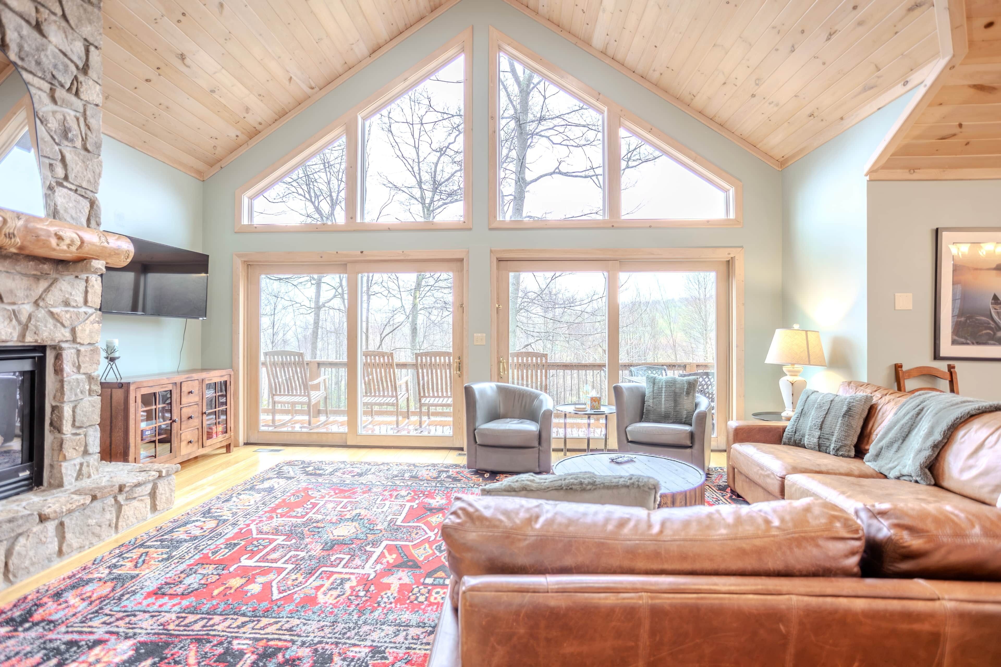 Smart TV, fireplace, books, stereo