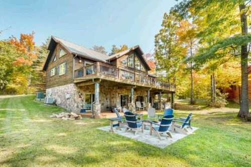 Vaulted Views Stone Lodge