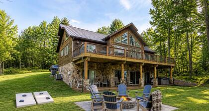 Luxury Lodge with Hot Tub, Arcade & Lake Access
