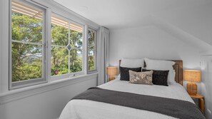 5 bedrooms, free WiFi, bed sheets - Shanti for 10 at Berry (Bellawongarah)