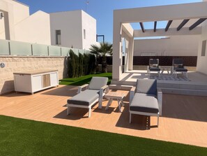Terrace/patio - 3 Bed Villa - Sleeps 6 - Private Pool - Parking (ciudad, alicante)