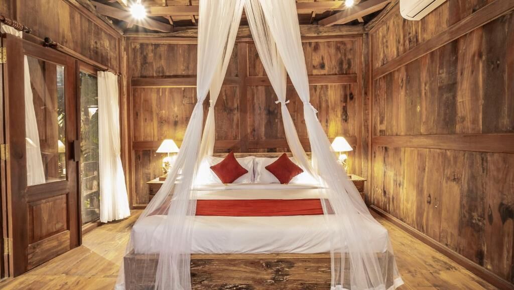 Superior Double Room, Balcony, Garden View | Desk, blackout drapes, soundproofing, iron/ironing board