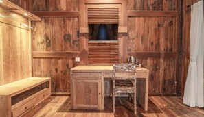 Superior Double Room, Balcony, Garden View | Interior