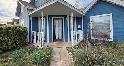 Blue Cottage a few blocks away from TCU in charming Fort Worth