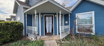 Blue Cottage a few blocks away from TCU in charming Fort Worth