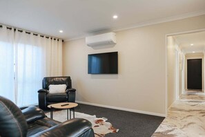 Unclassified image, 5 of 18, button - Heavenly Tekapo 4bdr4ba (Lake Tekapo)