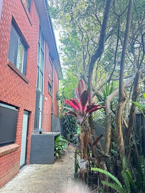Property grounds - A Cozy 1BR in Cronulla – Walk to Beach & Shops U4 (Cronulla)