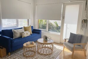 Smart TV - A Cozy 1BR in Cronulla – Walk to Beach & Shops U4 (Cronulla)