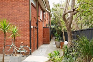 Property grounds - A Cozy 1BR in Cronulla – Walk to Beach & Shops U4 (Cronulla)