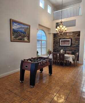 Games room - Awesome 4-bedroom house close to the strip (Las Vegas)