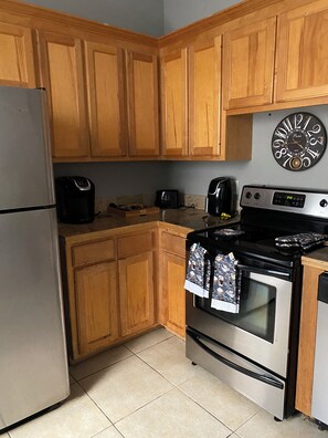 Private kitchen - 2-bedroom house in fabulous New Orleans with AC for relaxing stays (New Orleans)