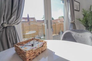 Interior - Milk Churn (2)  - sleeps 2 guests  in 1 bedroom (Eye)