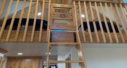 Cozy little pond-side cabin is located just outside of Kooskia