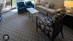 Living area - Marriott Royal Palms 2BR Villa Near Disney (Orlando)