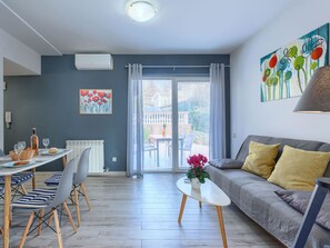 TV - Villa Canaria 2 by Interhome (Pula)
