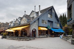 Exterior - Fitzsimmons A - Located in the Heart of Whistler Village, Private Sauna (Whistler)