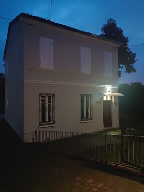 Unclassified image, 5 of 10, button - MTB b&b (Alfonsine)