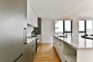 Private kitchen - Luxurious Penthouse Amazing View (Ulverton)