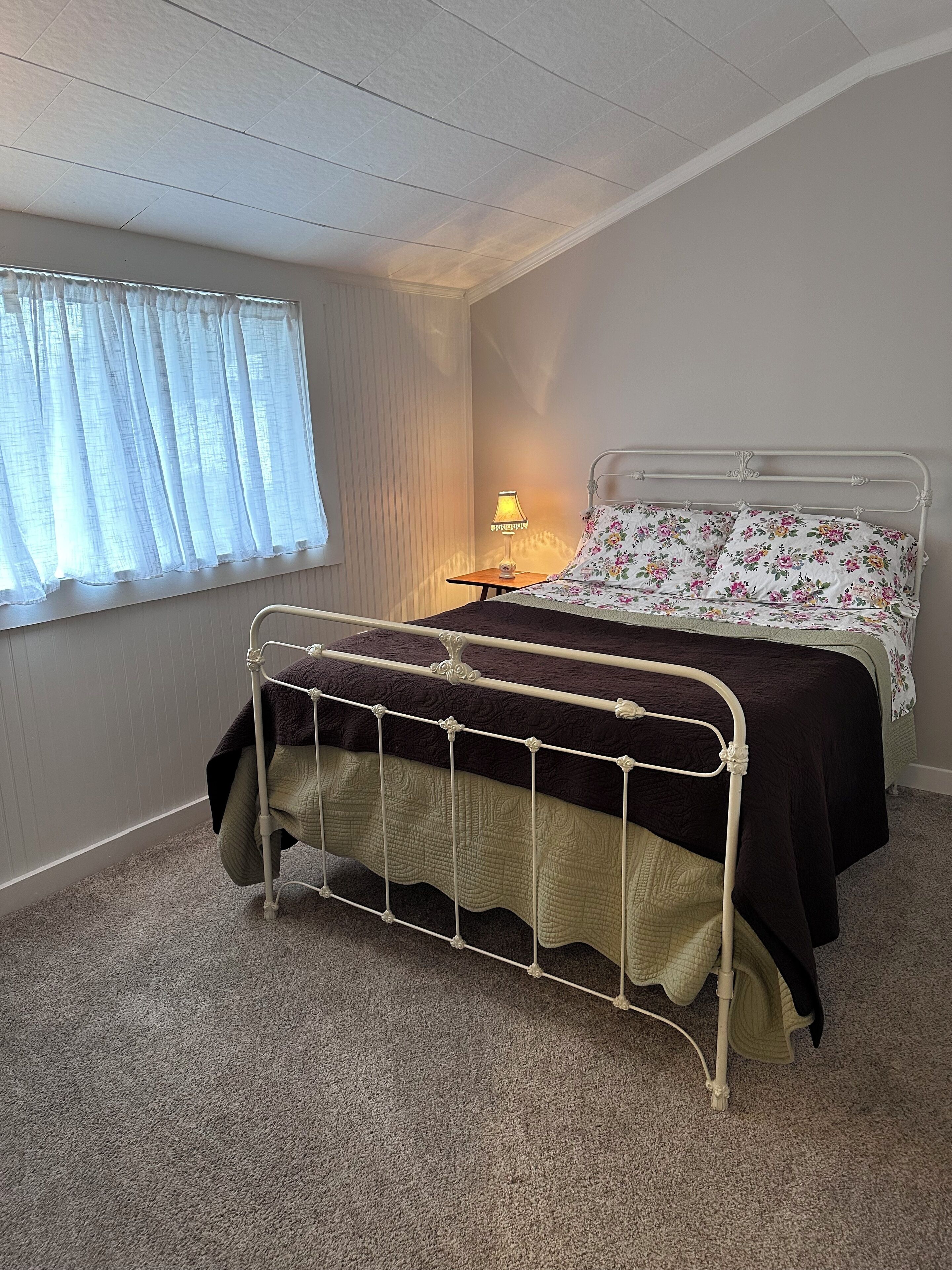 Bügeleisen/Bügelbrett, kostenloses WLAN, Bettwäsche