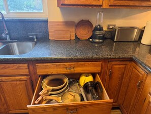 Private kitchen - Comfortable 2BR Apt near BART & UC Berkeley (Berkeley)