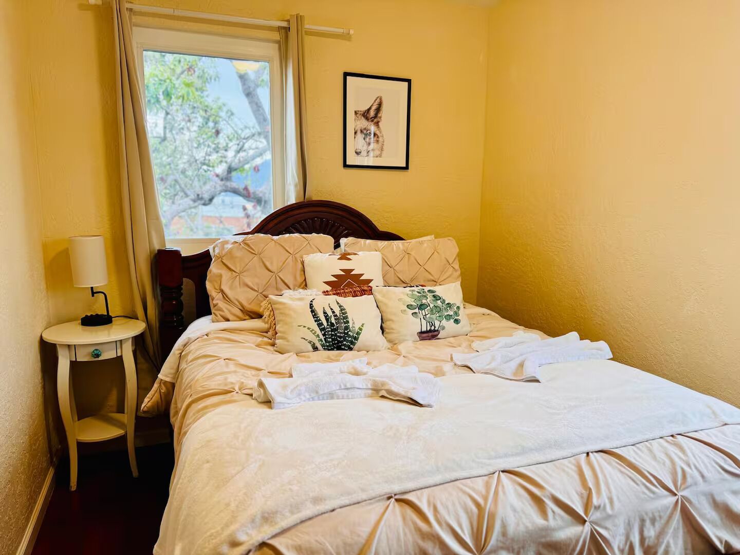 2 bedrooms, iron/ironing board, WiFi