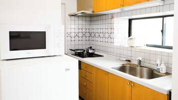 House, 2 Bedrooms, Kitchen | Private kitchen